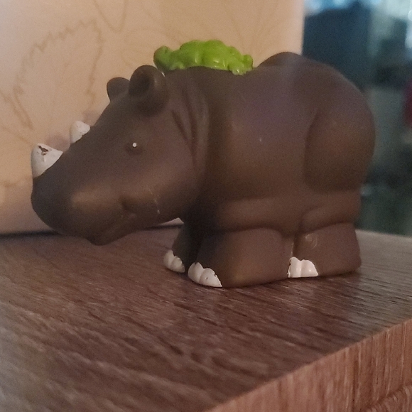 Fisher-Price Aphabet Zoo Brown Rhino Figurine with Green Frog - Picture 2 of 3